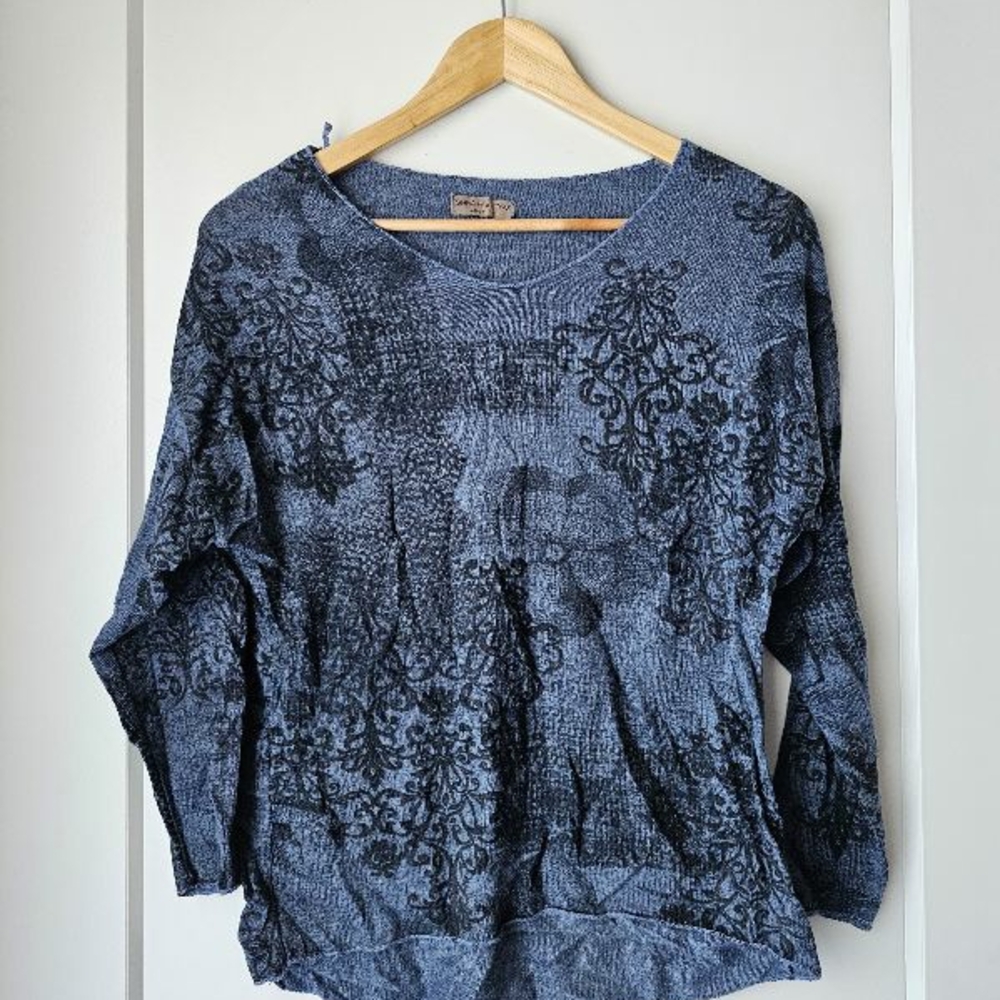 Trendy Women's Blue and Black Top